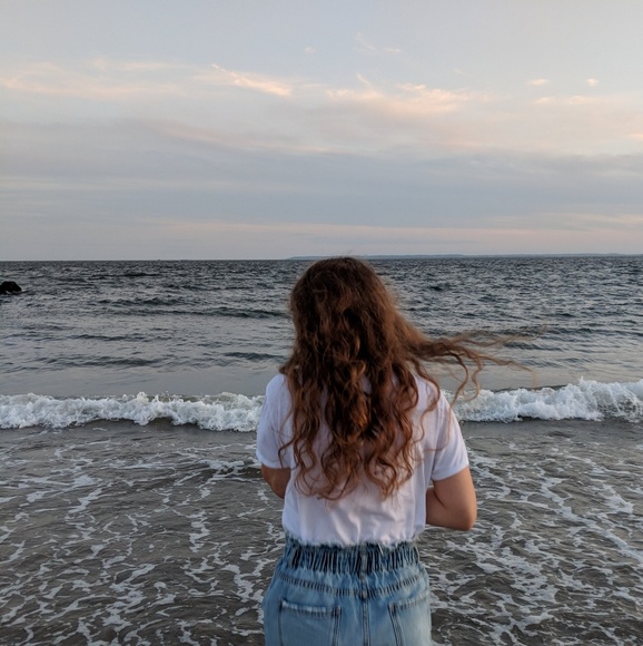 Meet your Posher, Ariana - Picture 1 of 1